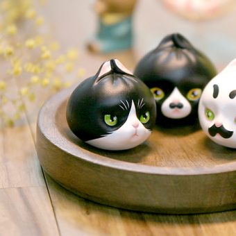 arttoy designertoy cat leledoll leejaeyeon mandu nyang tuxedo cow black white black-bean-sauce mustache