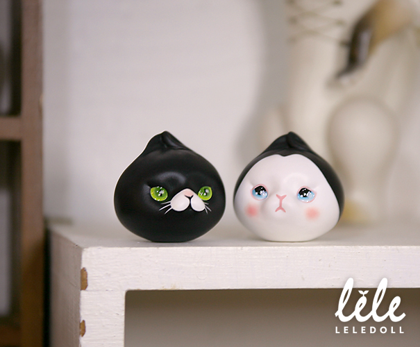 arttoy designertoy cat leledoll leejaeyeon mandu nyang tuxedo cow black white black-bean-sauce mustache