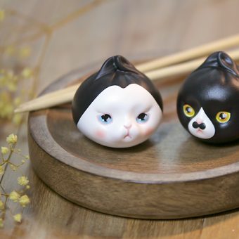 arttoy designertoy cat leledoll leejaeyeon mandu nyang tuxedo cow black white black-bean-sauce mustache